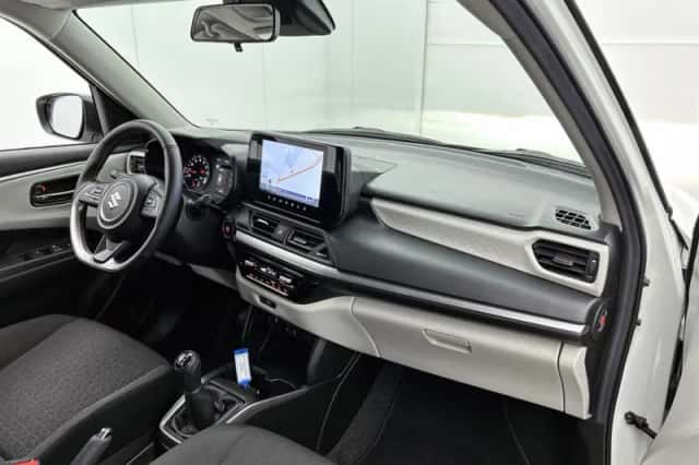Suzuki Swift (2025) thumbnail 6