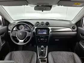 Suzuki Vitara (2022) thumbnail 4