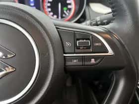 Suzuki Swift (2018) thumbnail 14