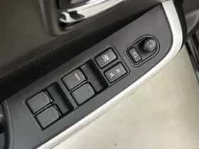 Suzuki Swift (2018) thumbnail 21