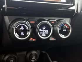 Suzuki Swift (2018) thumbnail 9