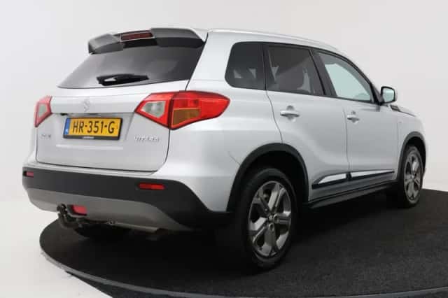 Suzuki Vitara (2015) thumbnail 2