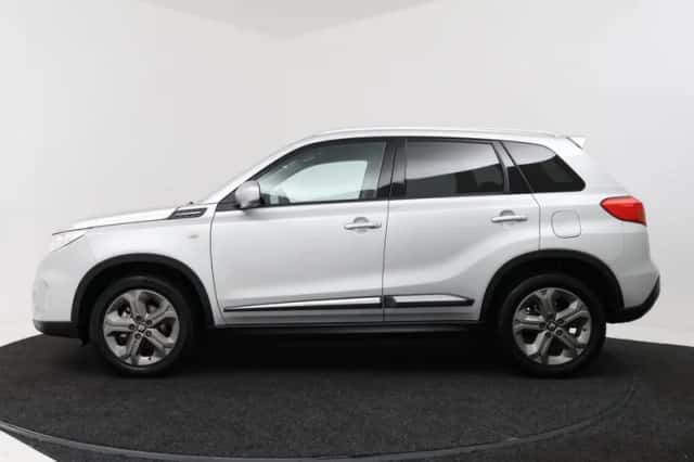 Suzuki Vitara (2015) thumbnail 3