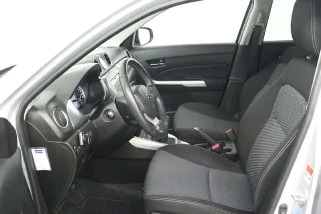 Suzuki Vitara (2015) thumbnail 4