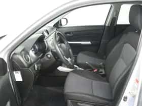 Suzuki Vitara (2015) thumbnail 4