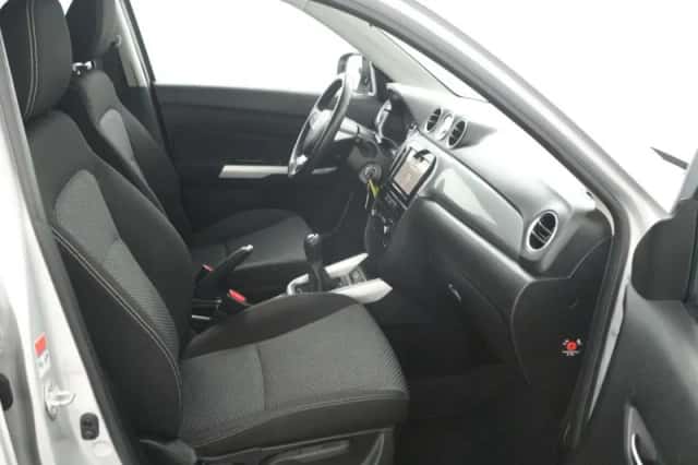 Suzuki Vitara (2015) thumbnail 6