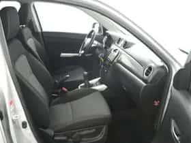 Suzuki Vitara (2015) thumbnail 6