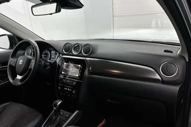 Suzuki Vitara (2023) thumbnail 6