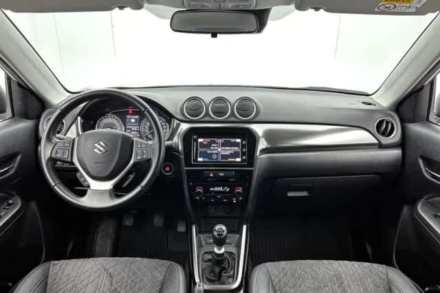 Suzuki Vitara (2022) thumbnail 4