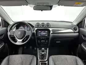 Suzuki Vitara (2022) thumbnail 4