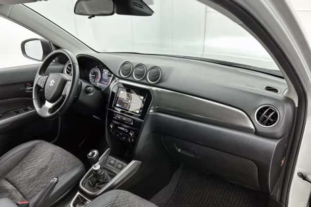 Suzuki Vitara (2022) thumbnail 6