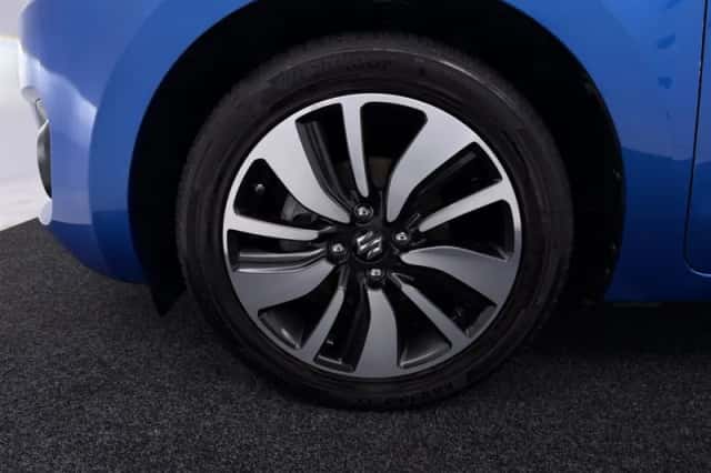 Suzuki Swift (2017) thumbnail 4