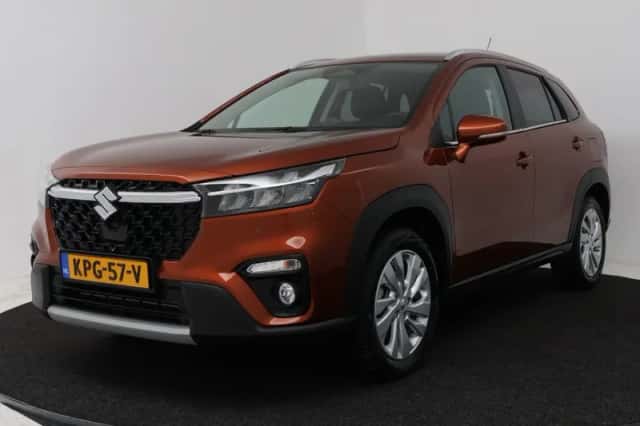 Suzuki S-Cross (2025) thumbnail 1
