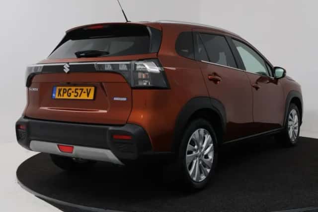 Suzuki S-Cross (2025) thumbnail 2