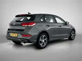 Hyundai i30 (2021) thumbnail 2