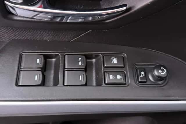 Suzuki S-Cross (2021) thumbnail 4