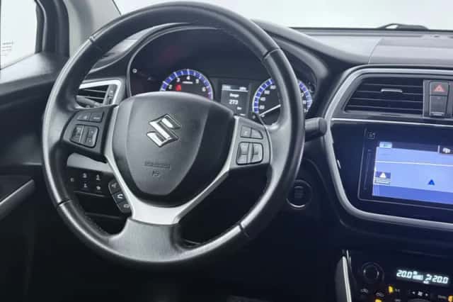 Suzuki S-Cross (2021) thumbnail 6