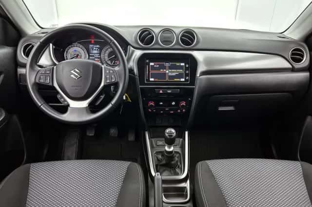 Suzuki Vitara (2023) thumbnail 4