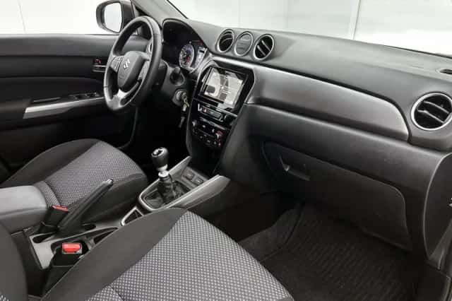 Suzuki Vitara (2023) thumbnail 6