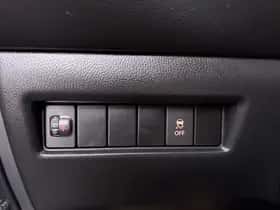 Suzuki Swift (2018) thumbnail 5