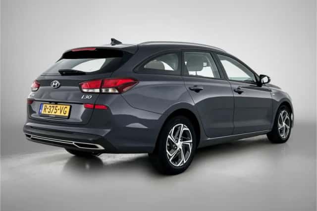 Hyundai i30 (2022) thumbnail 2