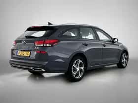 Hyundai i30 (2022) thumbnail 2