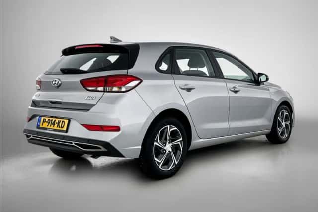 Hyundai i30 (2022) thumbnail 2