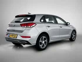 Hyundai i30 (2022) thumbnail 2