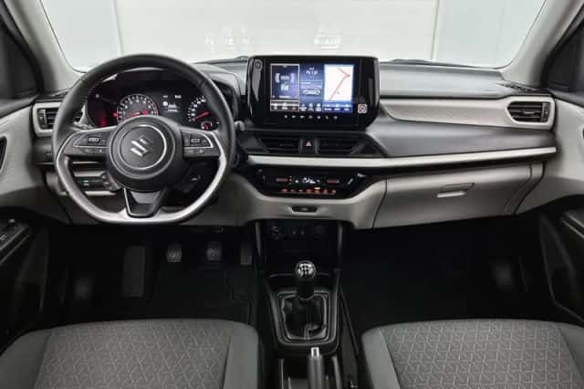 Suzuki Swift (2025) thumbnail 4
