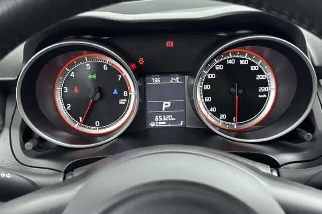 Suzuki Swift (2018) thumbnail 5
