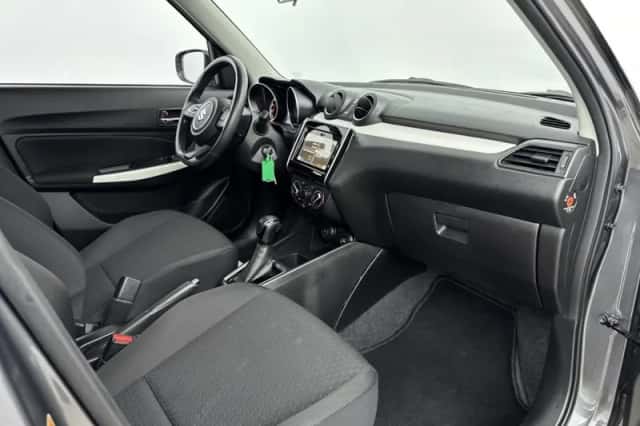 Suzuki Swift (2018) thumbnail 6