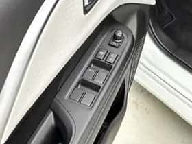 Suzuki Swift (2025) thumbnail 25