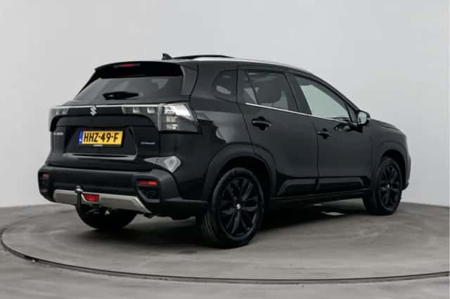 Suzuki S-Cross (2025) thumbnail 2