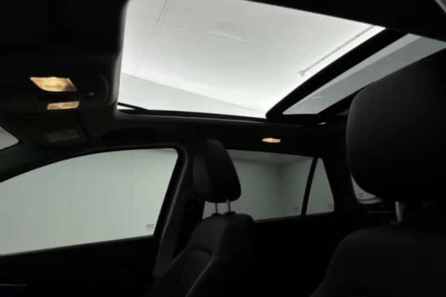 Suzuki S-Cross (2025) thumbnail 4
