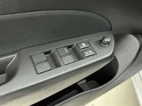 Suzuki Swift (2014) thumbnail 21