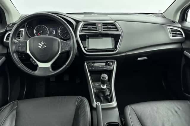 Suzuki S-Cross (2021) thumbnail 4
