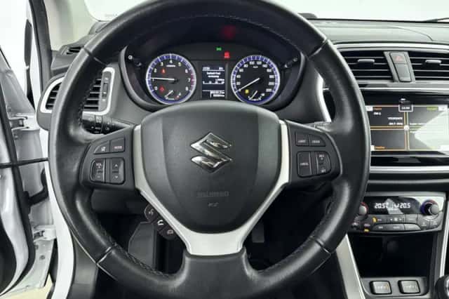 Suzuki S-Cross (2020) thumbnail 5