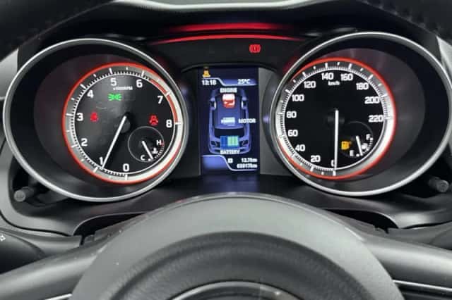 Suzuki Swift (2017) thumbnail 5