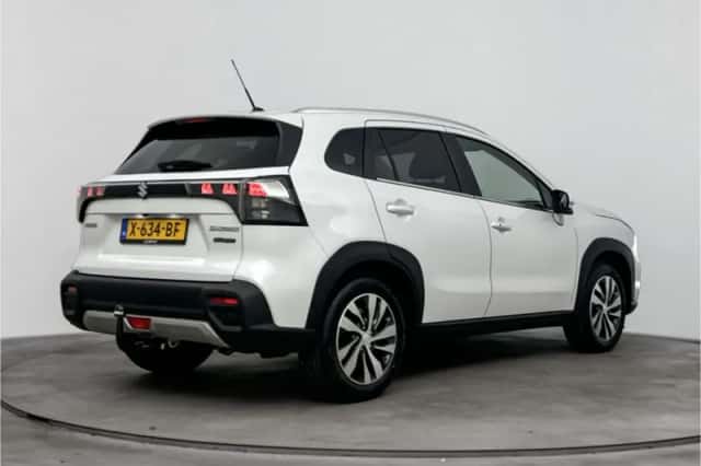 Suzuki S-Cross (2023) thumbnail 2