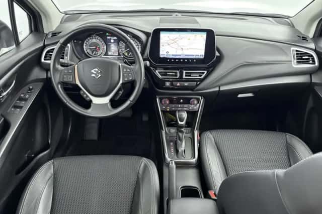 Suzuki S-Cross (2023) thumbnail 4