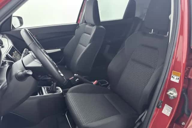 Suzuki Swift (2021) thumbnail 4