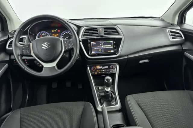 Suzuki S-Cross (2020) thumbnail 4