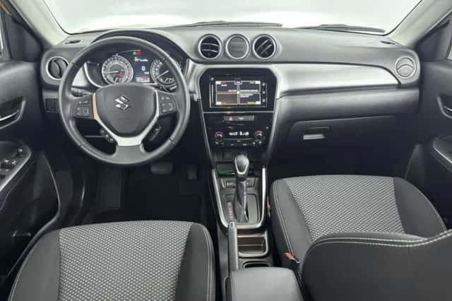 Suzuki Vitara (2023) thumbnail 4