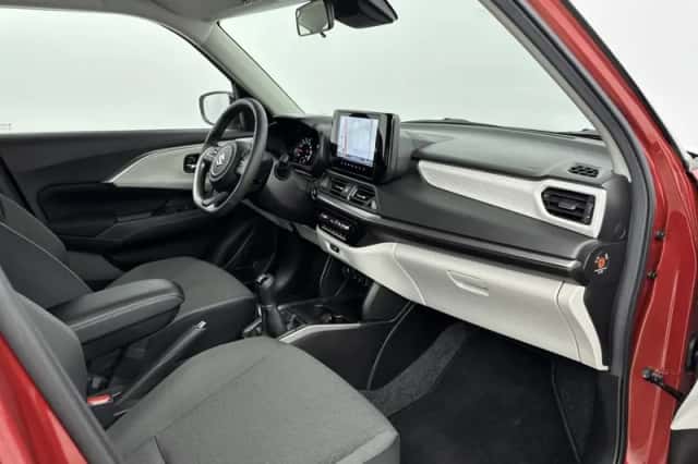 Suzuki Swift (2025) thumbnail 5