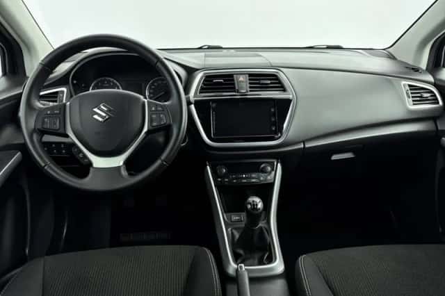Suzuki S-Cross (2020) thumbnail 4