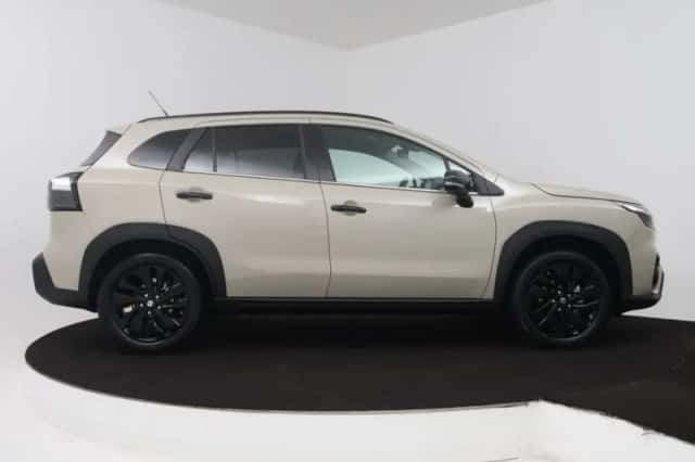 Suzuki S-Cross (2026) thumbnail 3