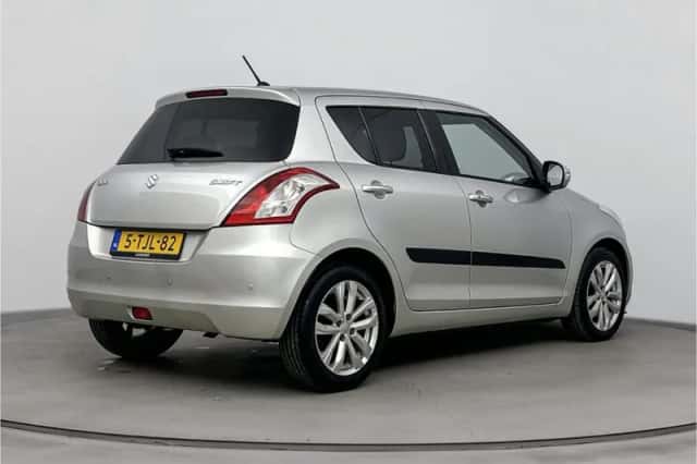 Suzuki Swift (2014) thumbnail 2
