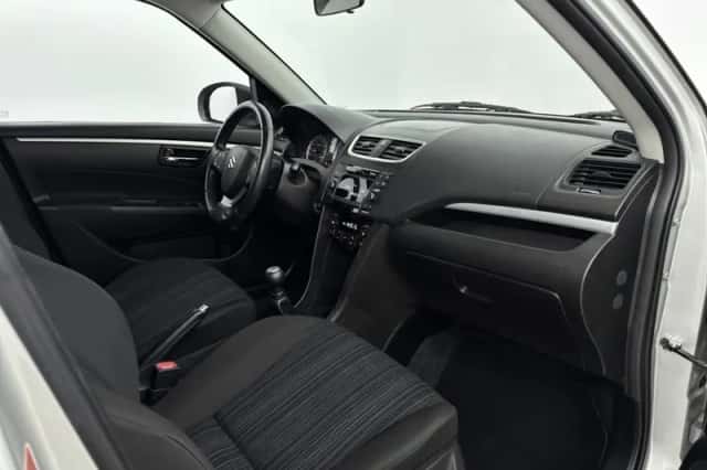Suzuki Swift (2014) thumbnail 6