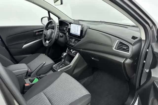 Suzuki S-Cross (2025) thumbnail 6