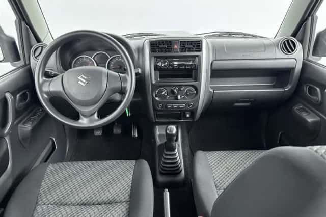Suzuki Jimny (2018) thumbnail 4